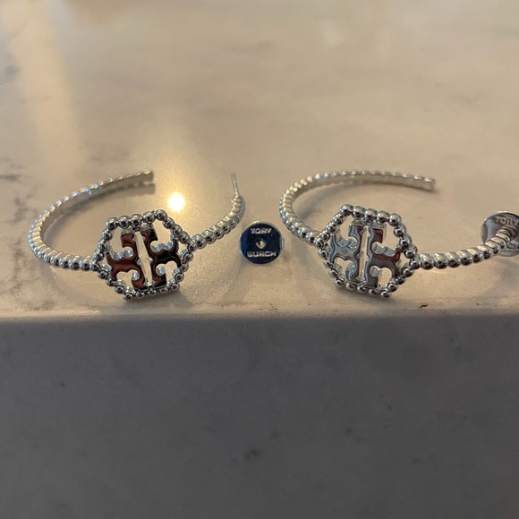 TORY BURCH Milgrain Hex Silver Hoop Earrings NEW - Picture 4 of 4